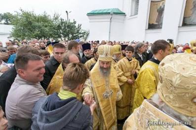 https://pravlife.org/sites/default/files/styles/article_575/public/field/image/mitropolit_onufrii_v_chernigove_10_jpg_450x450_q100.jpg?itok=quWGkQa-