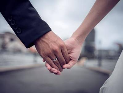 http://pravlife.org/sites/default/files/styles/article_575/public/field/image/closeup_hands_bride_490736_2560x1600.jpg?itok=_h39znRp
